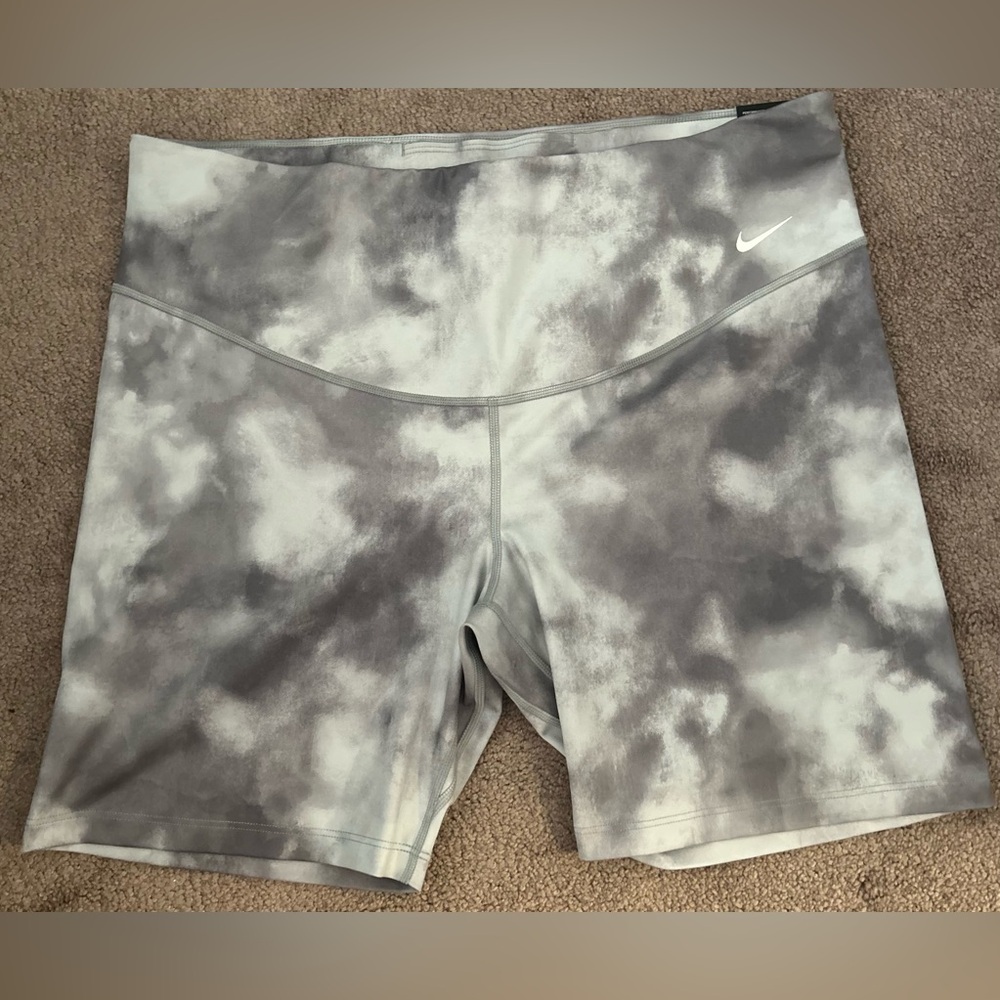 Women’s Nike One Dri-Fit Tight Fit Midrise 7” Length Shorts Size 1X NWT